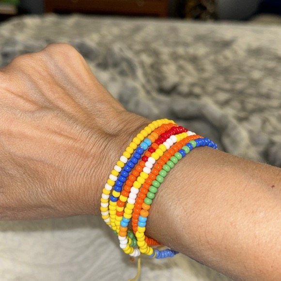 Roxanne Assoulin 6 beaded bracelet stack. - Picture 2 of 2